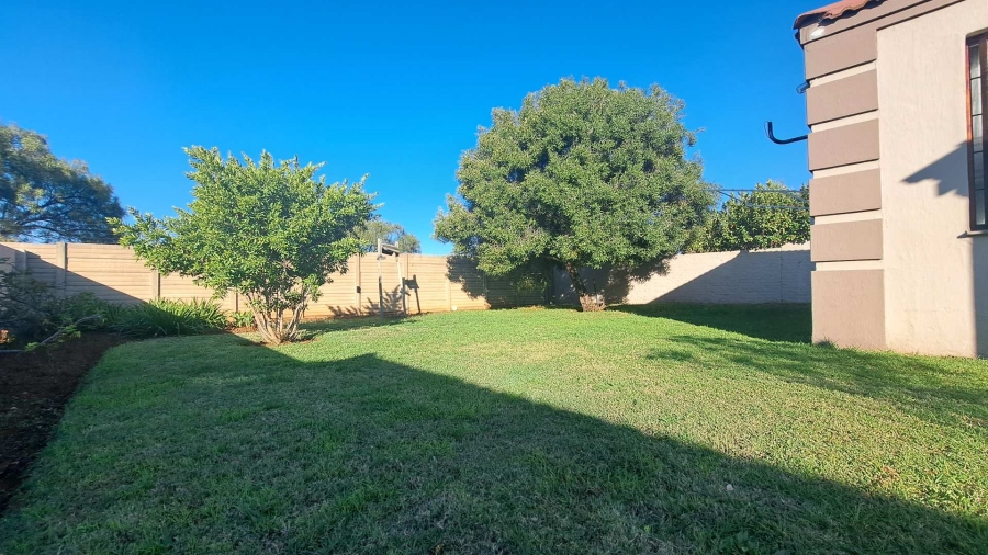 2 Bedroom Property for Sale in Langenhovenpark Free State